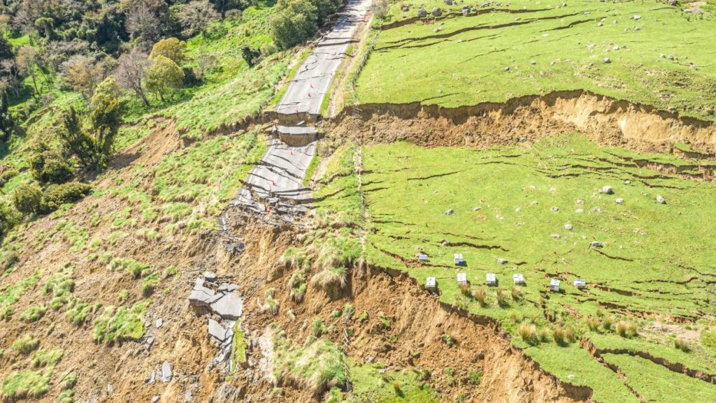 deslizamiento de tierra en autopista whanganui nueva zelanda