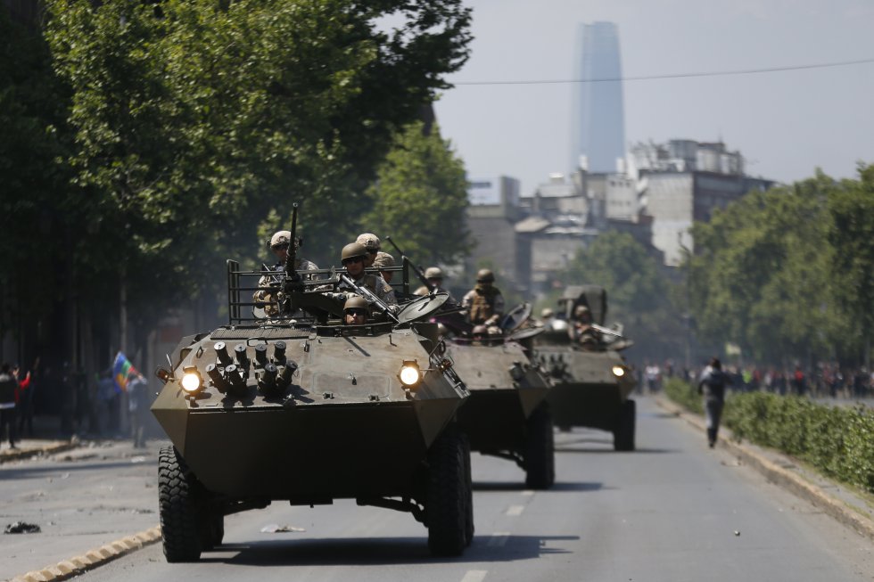 tanques en Chile - Foto de Luis Hidalgo de AP