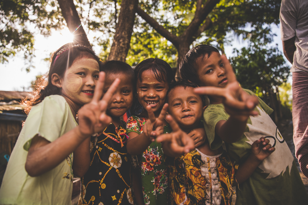 Niños sonríen y Juegan en Dala- Myanmar-2019