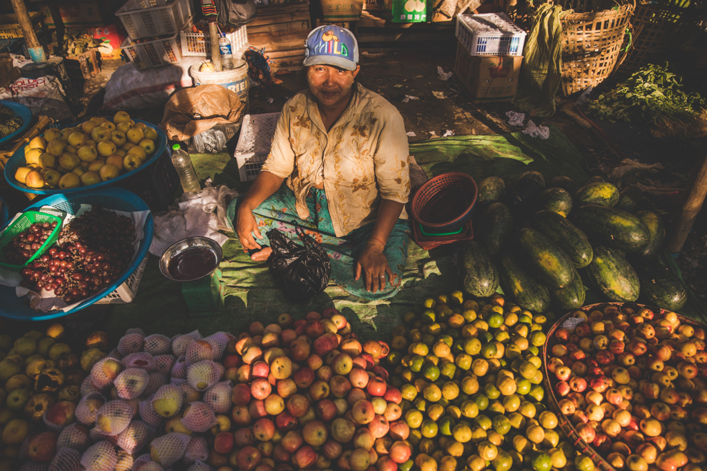 Vendedora en Mercado de Alimentos Dala- Myanmar-2019